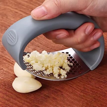 Wolpin Garlic Crusher Presser Ring Garlic Kitchen Tool Multi-Function Manual Portable Ginger Mincer, Stainless Steel