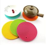 Silicone Gel Heat Resistant Place Trivets Mat for Hot Dish Pads Dining Coasters Anti Hot Heat Resistant Table Mat Coaster Honeycomb Rubber Hot-Pads Oven Mitts Mat for Home Kitchen Use Pack of 2